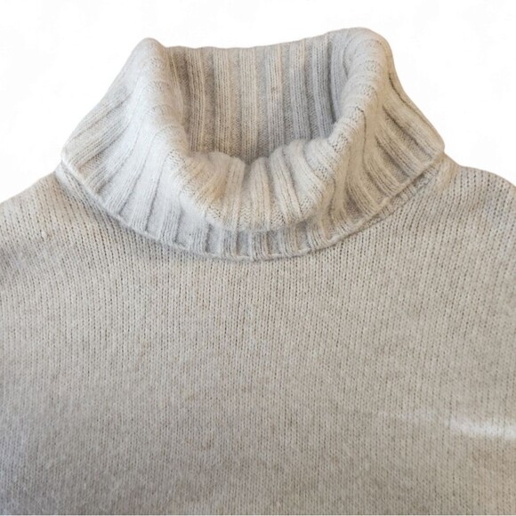 Magaschoni faux fur sweater M cozy comfy fall winter. - Picture 4 of 8